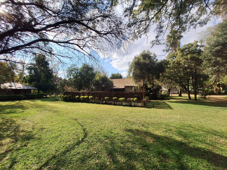 Commercial Property for Sale in Kroondal North West